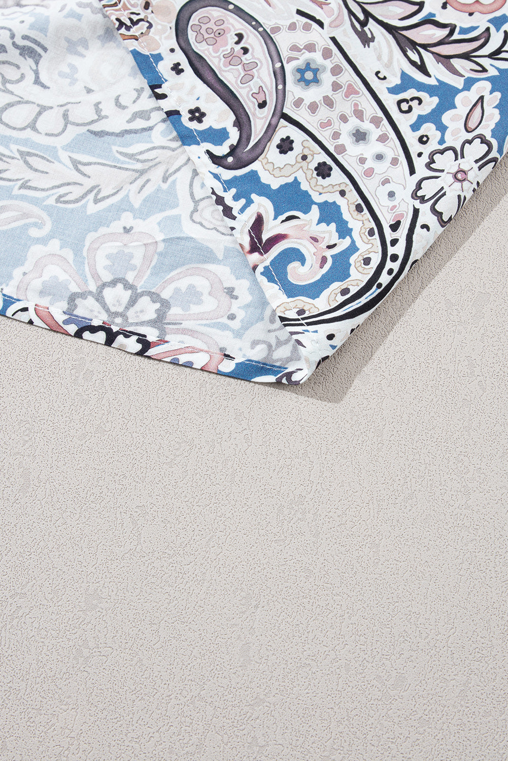 Robe Maxi Bohème Bleue À Imprimé Paisley — Épaules Dénudées