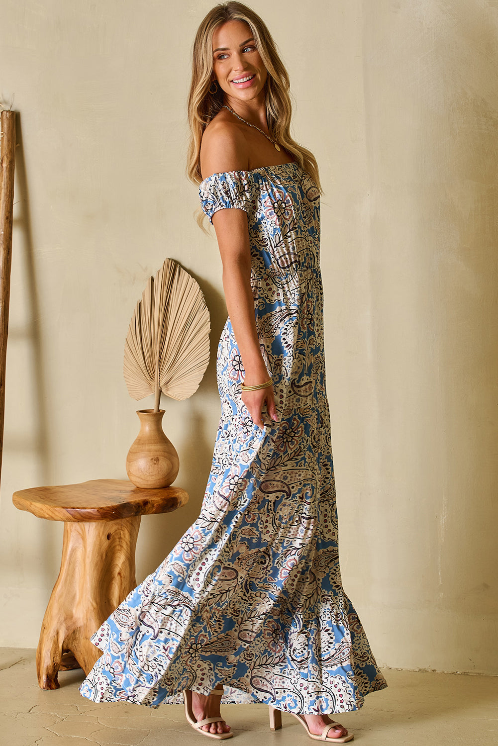 Robe Maxi Bohème Bleue À Imprimé Paisley — Épaules Dénudées