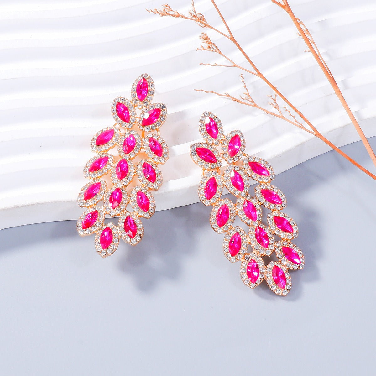 Boucles d'oreilles clous géométriques rétro personnalisées – Diamants & Pompons | Style luxe léger pour mariage